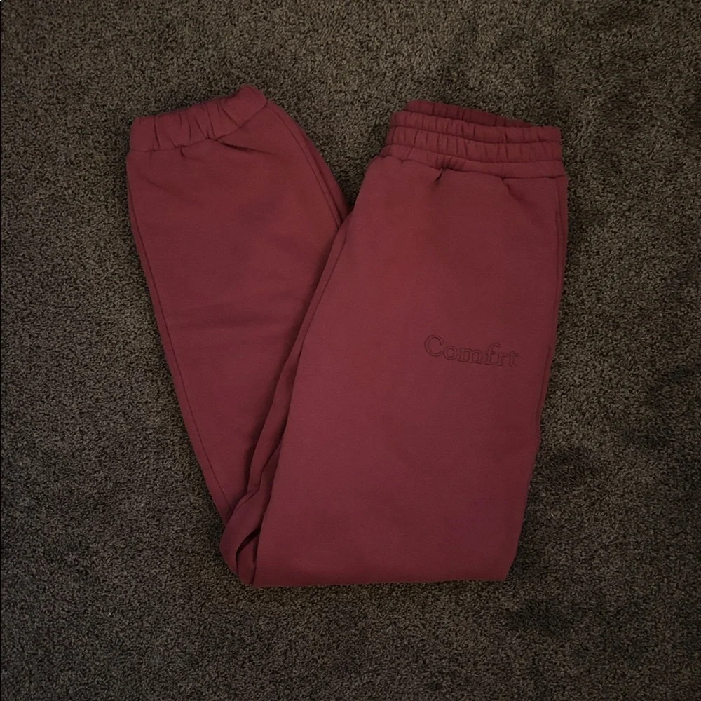 Comfort Clothing Minimalist Hoodie & Sweatpants - Picture 3 of 3